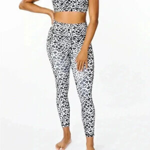Zyia -  Snow Leopard Pocket Brilliant Hi-Rise Leggings